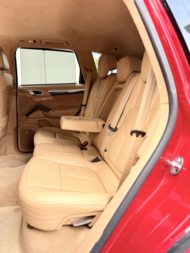 Porsche Cayenne GTS (2013)